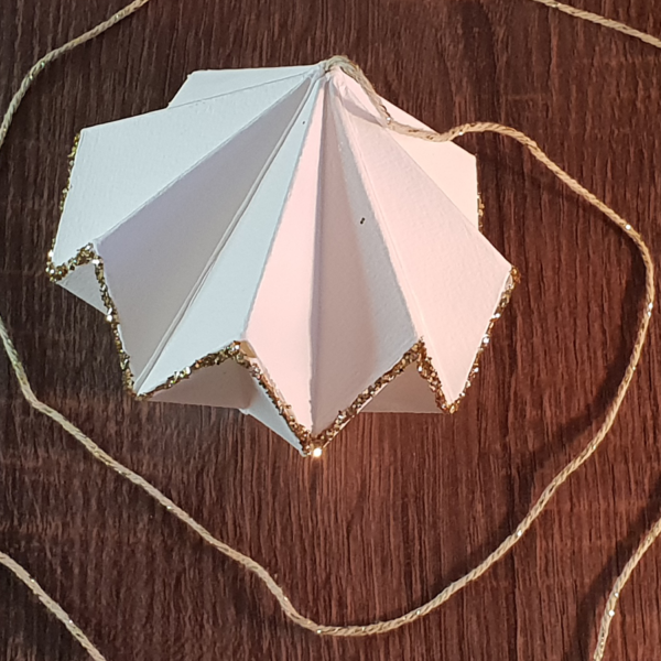 Boule Noel Origami Blanc Paillettes Detail