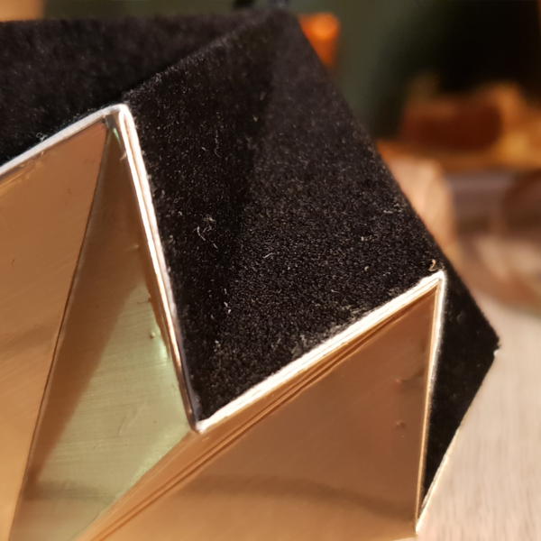 Boule Origami Velours Noir Detail